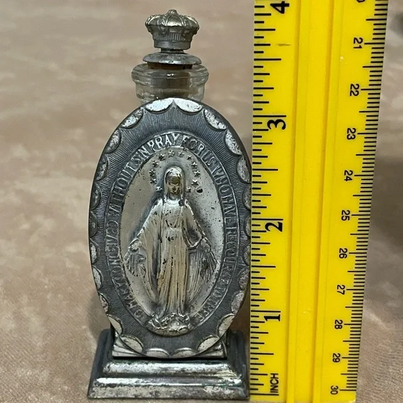 Antique religious holy water bottle in silver metal stand - Picture 6 of 7